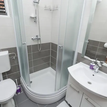 Brnabic * 로고즈니차