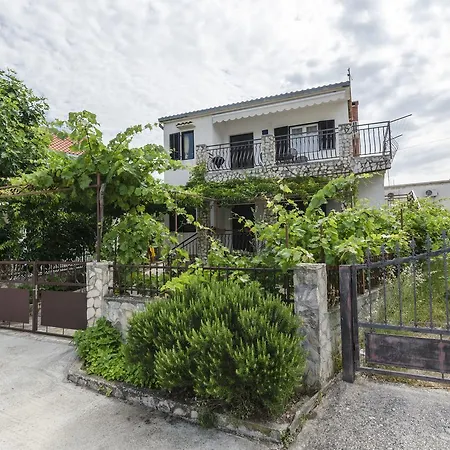 Brnabic * 로고즈니차