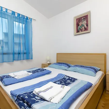 아파트 Brnabic 로고즈니차